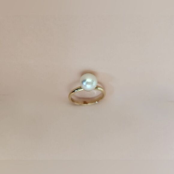 Solitaire White Pearl Ring in 14k Yellow Gold Size 7 - Picture 1 of 6